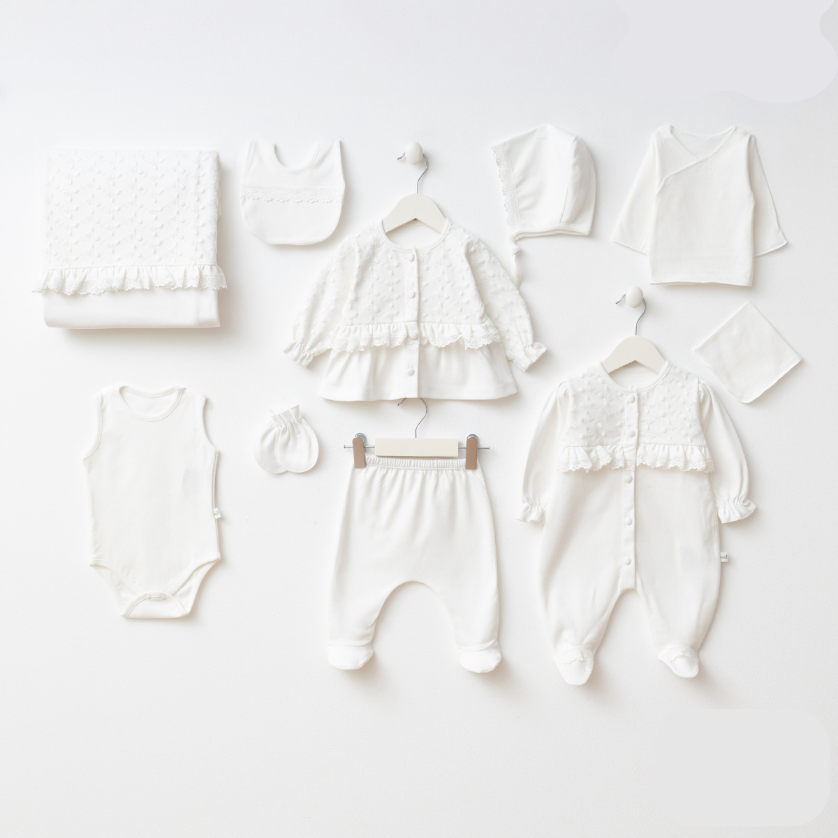 Beyaz Fırfırlı Kız Hastane Çıkışı- 10 Parça- 0.3 Ay