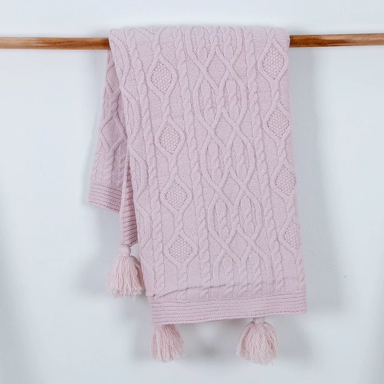 Pembe Ponponlu Yünlü Battaniye- Ölçü: 85x95 cm