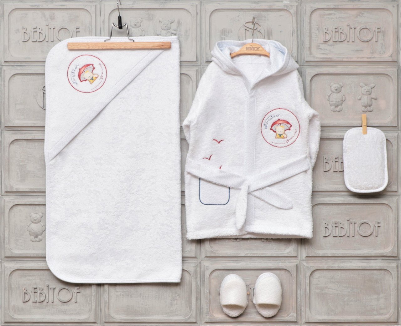 Kırmızı Şemsiye Bornoz Seti