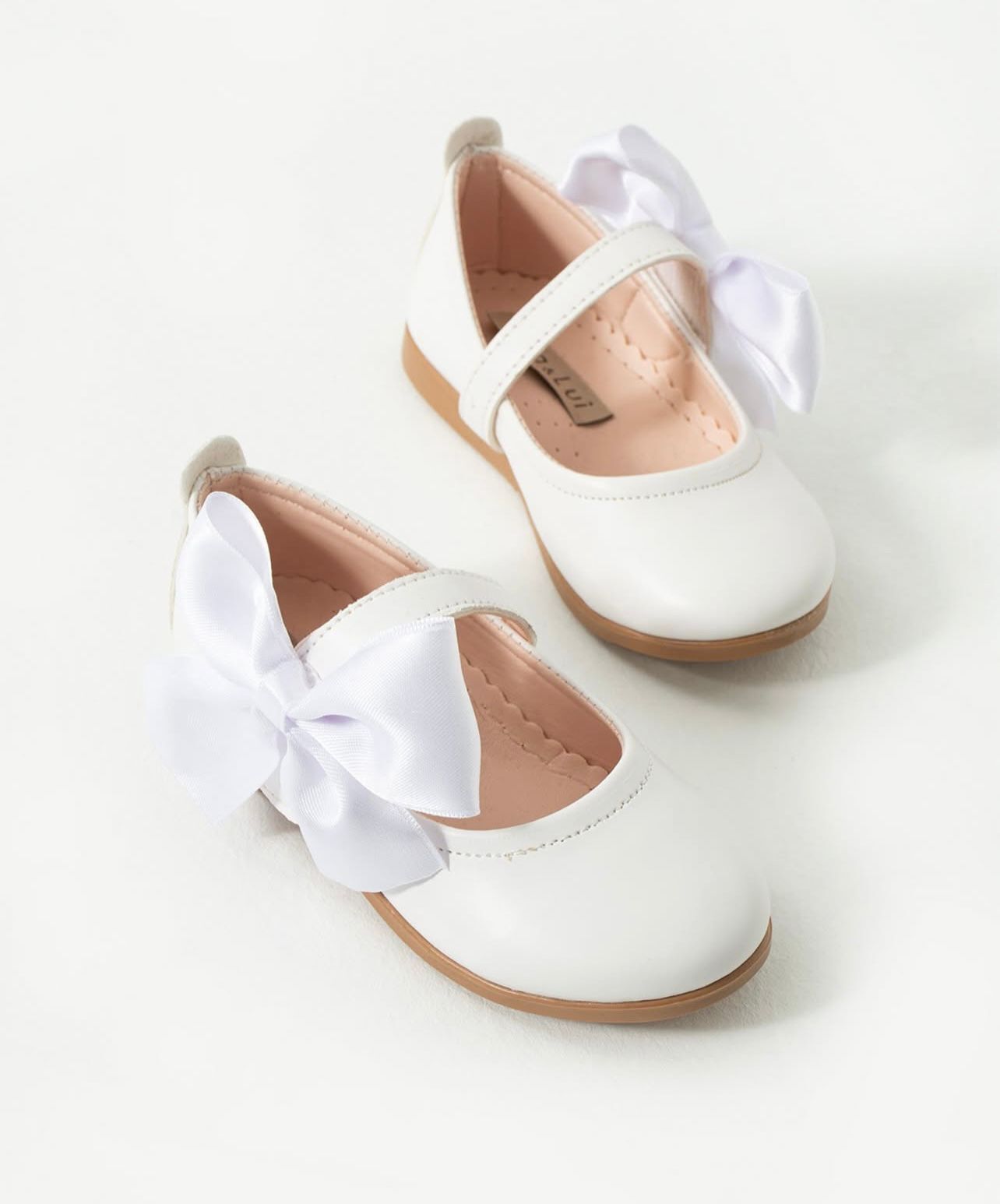 Beyaz Fiyonklu Ayakkabı