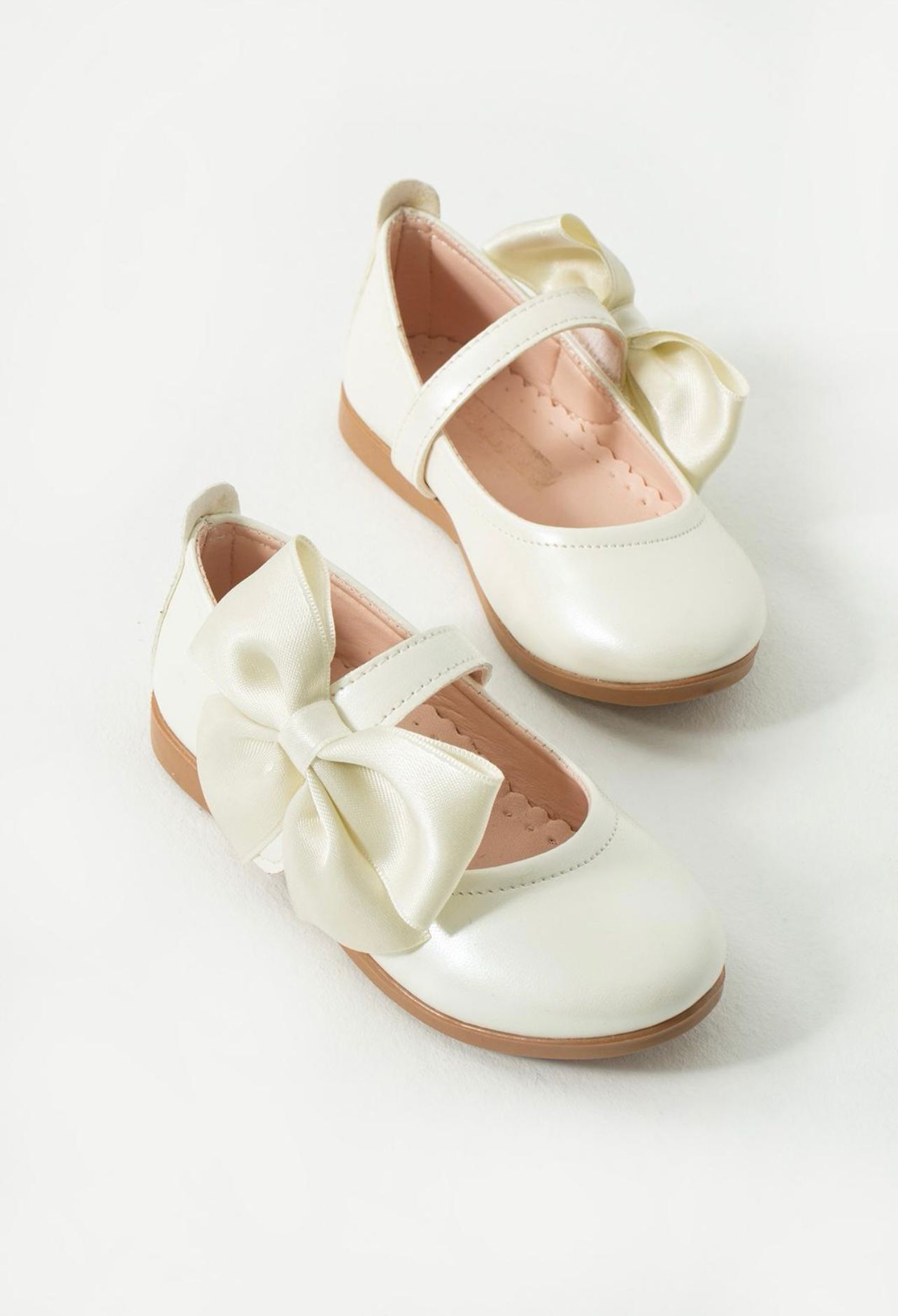 Ekru Rengi Fiyonklu Ayakkabı