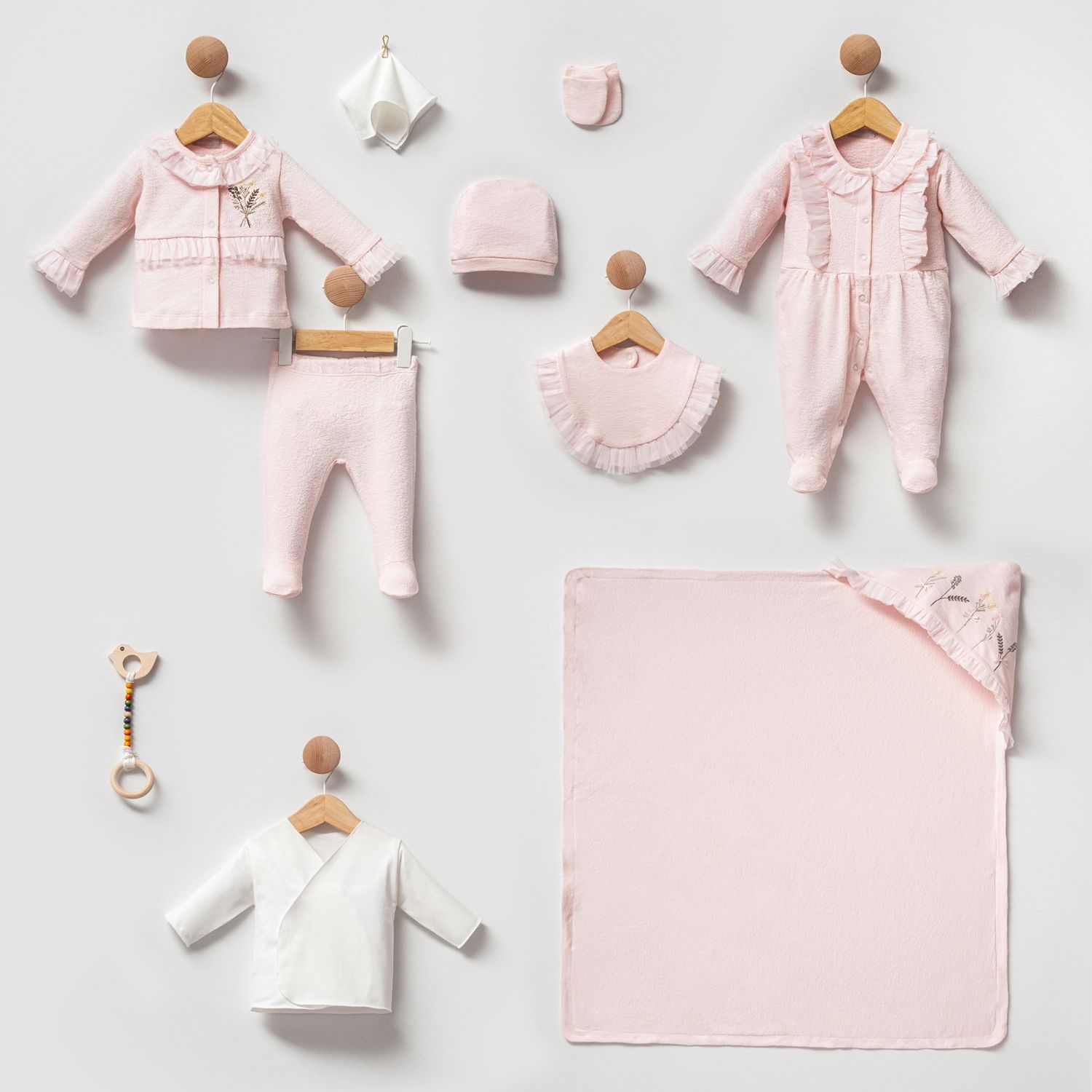 Çiçek Nakışlı Kuş Aksesuarlı Hastane Çıkışı- 10 Parça