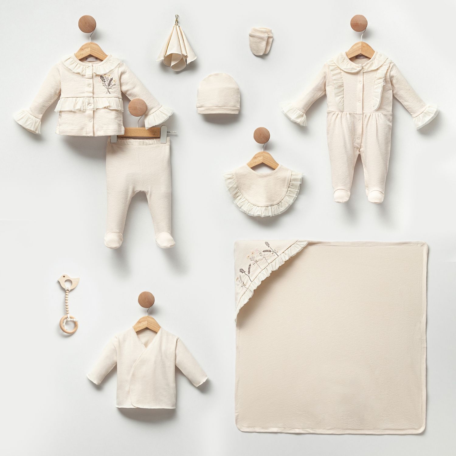 Çiçek Nakışlı Kuş Aksesuarlı Hastane Çıkışı- 10 Parça