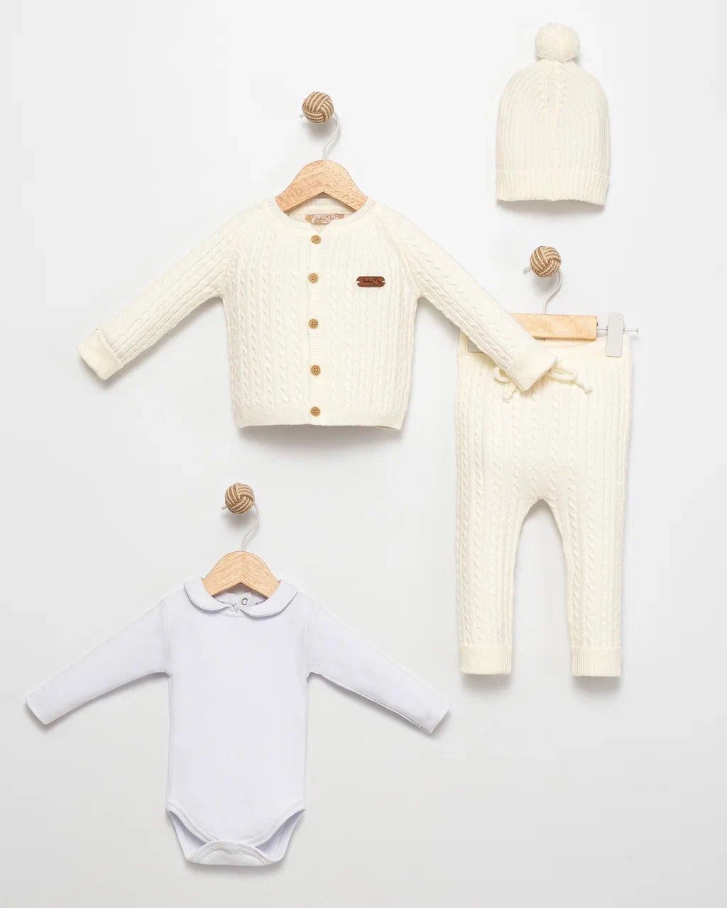 Krem Rengi Yünlü Takım