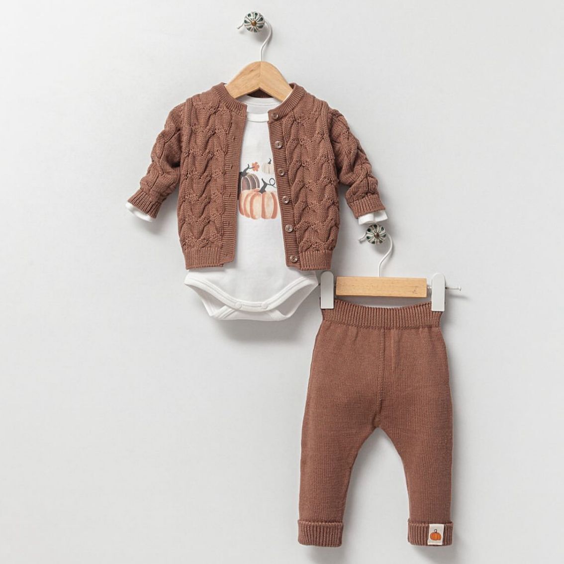 Kahverengi Hırkalı Triko Takım